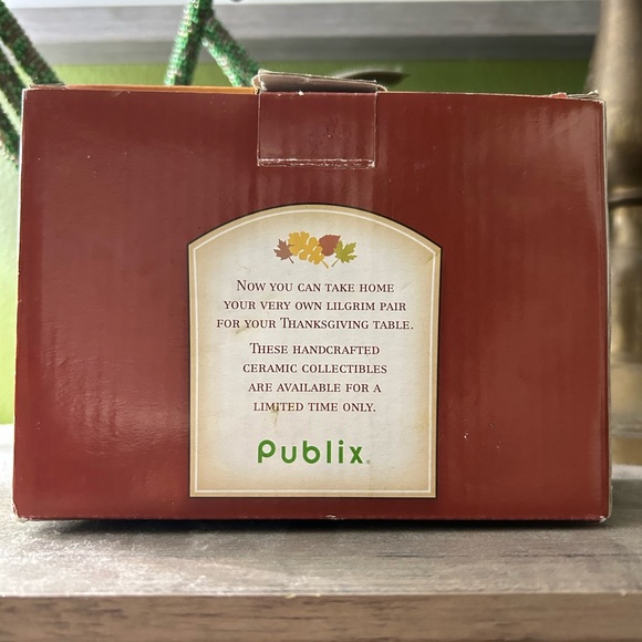 Limited Edition Publix Lilgrim Salt & Pepper Shakers - Picture 2 of 3